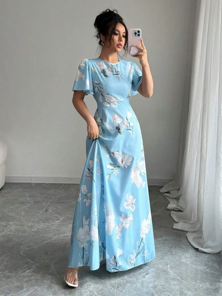 Светло-голубое макси-платье с цветочным принтом, рюшами на рукавах и круглым вырезом
Светло-голубое макси-платье с цветочным принтом, рюшами на рукавах и круглым вырезом