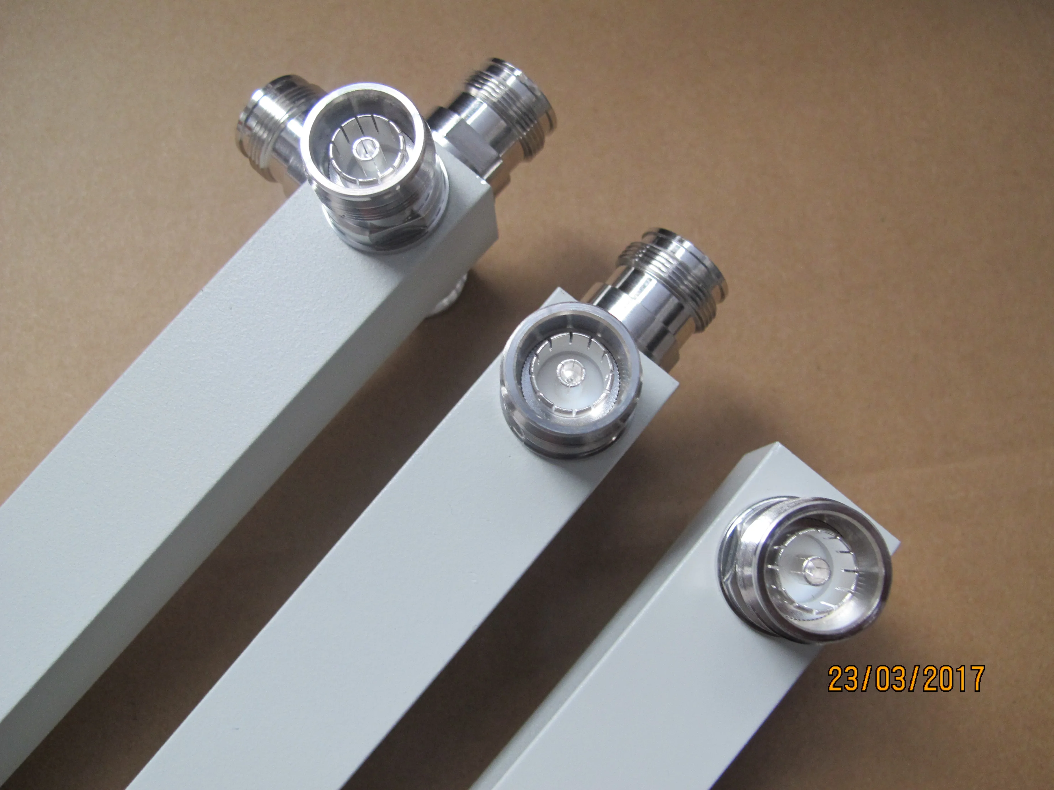 High Quality Power Divider 4.3-10 Interface, 2 Power Points, 3 Power Points, 4 Power Points, Low Intermodulation -150dbc
High Quality Power Divider 4.3-10 Interface, 2 Power Points, 3 Power Points, 4 Power Points, Low Intermodulation -150dbc
