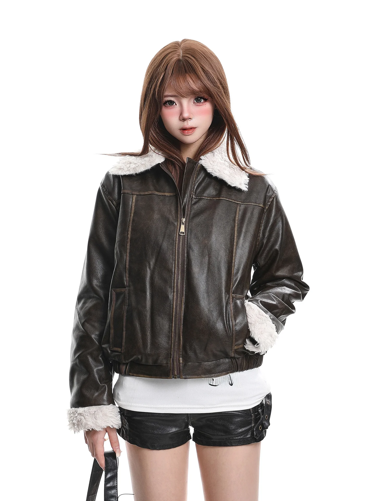 Ретро-куртка в американском стиле для женщин: утепленная хлопковая куртка с меховым воротником, свободный крой, для улицы, зима
Ретро-куртка в американском стиле для женщин: утепленная хлопковая куртка с меховым воротником, свободный крой, для улицы, зима