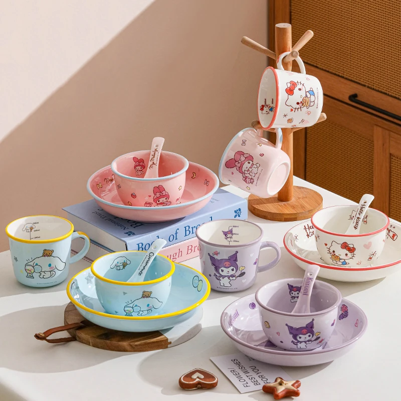 4Pcs Sanrio Cartoon Anime Kuromi Tableware Set Cute Mug Kids Home School One Person Food Ceramics Bowls Plate Spoon Gift Boxes
4Pcs Sanrio Cartoon Anime Kuromi Tableware Set Cute Mug Kids Home School One Person Food Ceramics Bowls Plate Spoon Gift Boxes