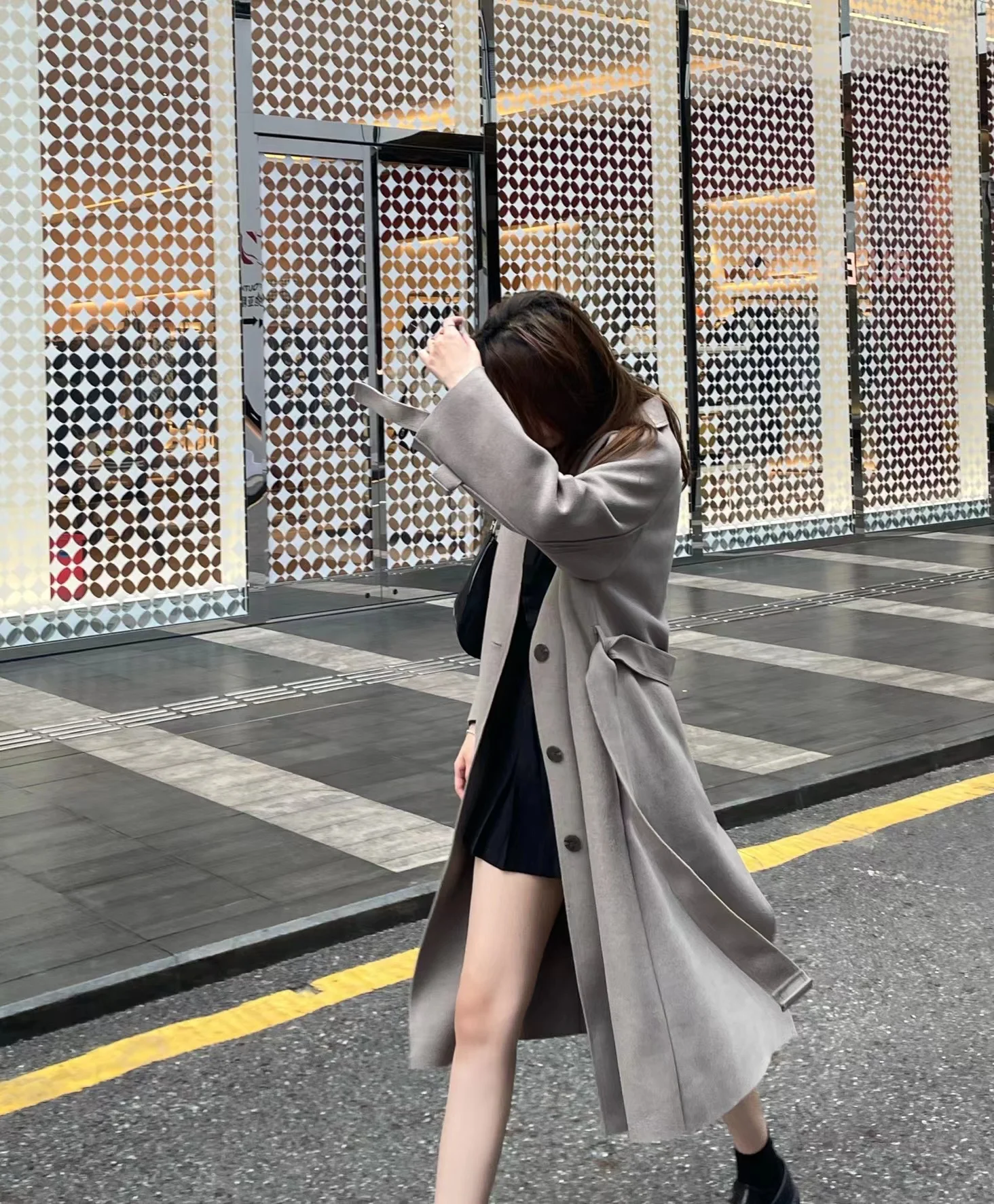 Шерстяное пальто Cjxnh ey средней длины, осенне-зимнее, корейский стиль, приталенное, универсальное, для повседневной носки, на одной пуговице, длинное
Шерстяное пальто Cjxnh ey средней длины, осенне-зимнее, корейский стиль, приталенное, универсальное, для повседневной носки, на одной пуговице, длинное