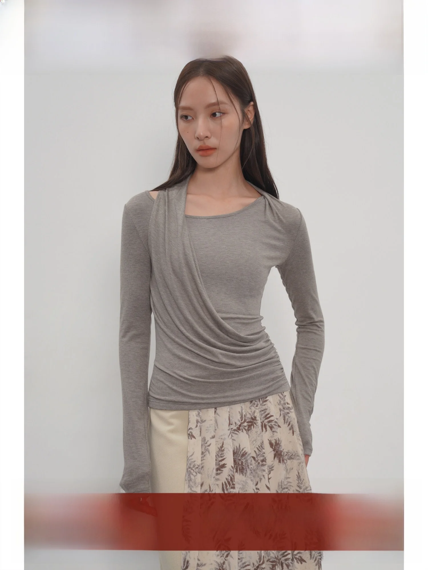 EIGHTHMONTH August Slant oulder Long Sve Women's T-irt Slim Fit Base irt Top Simple Sle 2025 Autumn New Arrival
EIGHTHMONTH August Slant oulder Long Sve Women's T-irt Slim Fit Base irt Top Simple Sle 2025 Autumn New Arrival