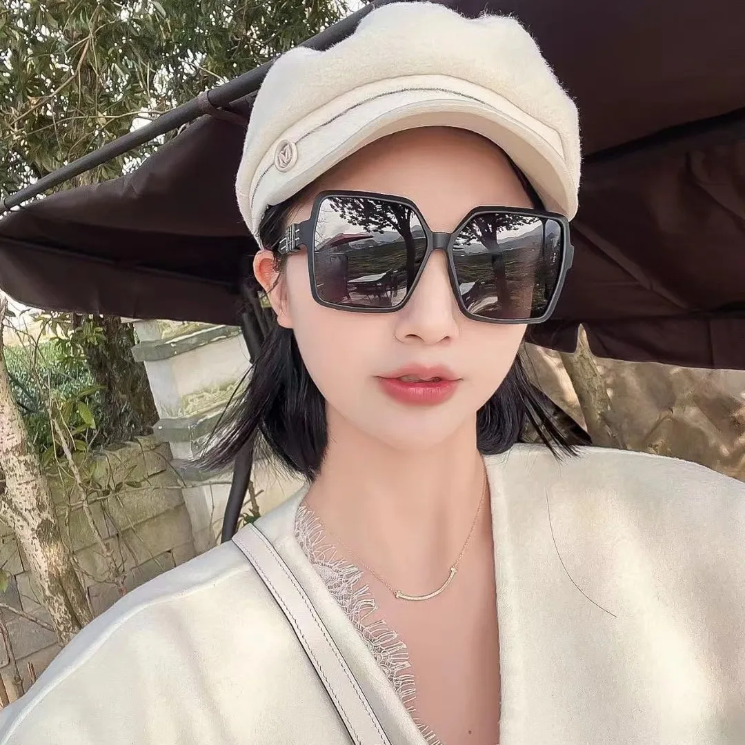 Designer Premium Sunglasses Women Polarized UV Protection High Version Sun Shield Fashion Luxe High Quality Chic Eyewear
Designer Premium Sunglasses Women Polarized UV Protection High Version Sun Shield Fashion Luxe High Quality Chic Eyewear