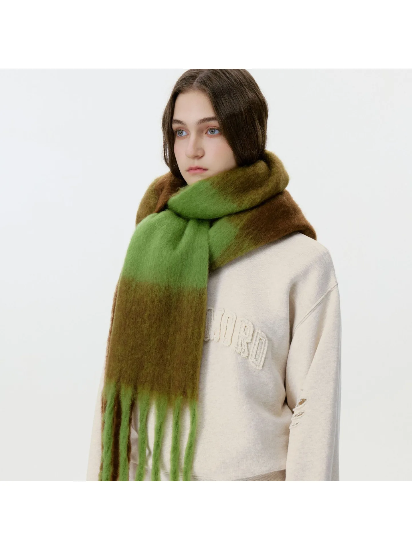 New solid-color imitation cashmere scarf for women in winter - soft neck warmer that goes well with any outfit
New solid-color imitation cashmere scarf for women in winter - soft neck warmer that goes well with any outfit