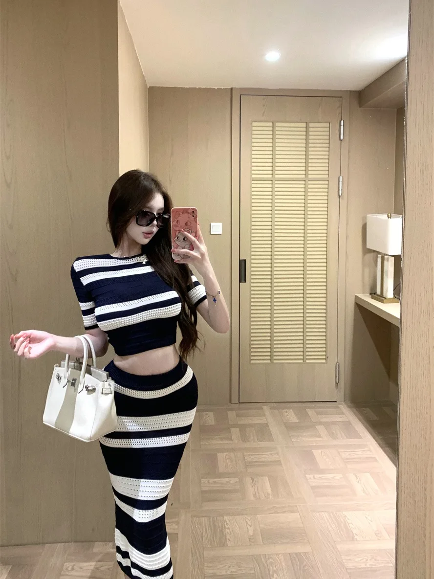 Summer Knitted T-Shirt Women's round Neck Short Sleeve Color Block Stripe High Waist Skirt Two Piece Set Casual Commute Style
Summer Knitted T-Shirt Women's round Neck Short Sleeve Color Block Stripe High Waist Skirt Two Piece Set Casual Commute Style