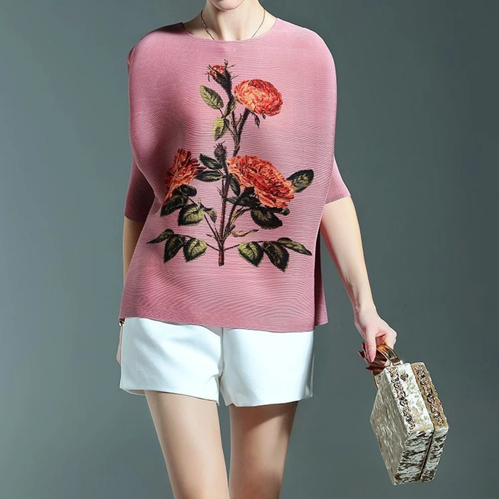 Hand-painted printed fashion trend pleated top 2025 spring and summer new product casual versatile bottoming shirt T-shirt
Hand-painted printed fashion trend pleated top 2025 spring and summer new product casual versatile bottoming shirt T-shirt