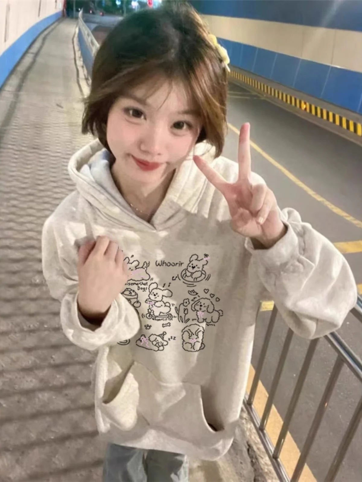 Grey Fleece Lined Hoodie Women's Clothing College Style Cartoon Print Oversized Comfortable Fit Long Sleeve Sweatshirt
Grey Fleece Lined Hoodie Women's Clothing College Style Cartoon Print Oversized Comfortable Fit Long Sleeve Sweatshirt