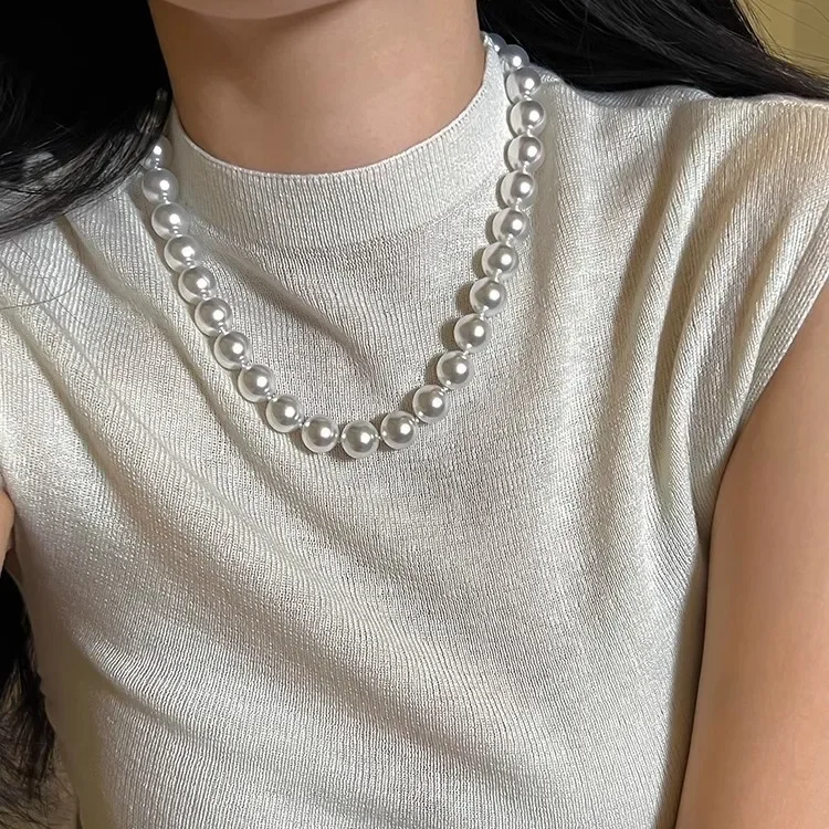 Fashion Style 7a Natural Shell Pearl Women's necklace Round Strong Light Shell Pearl Necklace, Gift for Mom and Girlfriend
Fashion Style 7a Natural Shell Pearl Women's necklace Round Strong Light Shell Pearl Necklace, Gift for Mom and Girlfriend