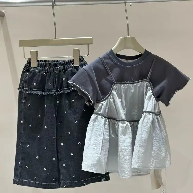 Girls' summer outfit set 2025 new style short sleeved camisole skirt jeans three piece set for children
Girls' summer outfit set 2025 new style short sleeved camisole skirt jeans three piece set for children