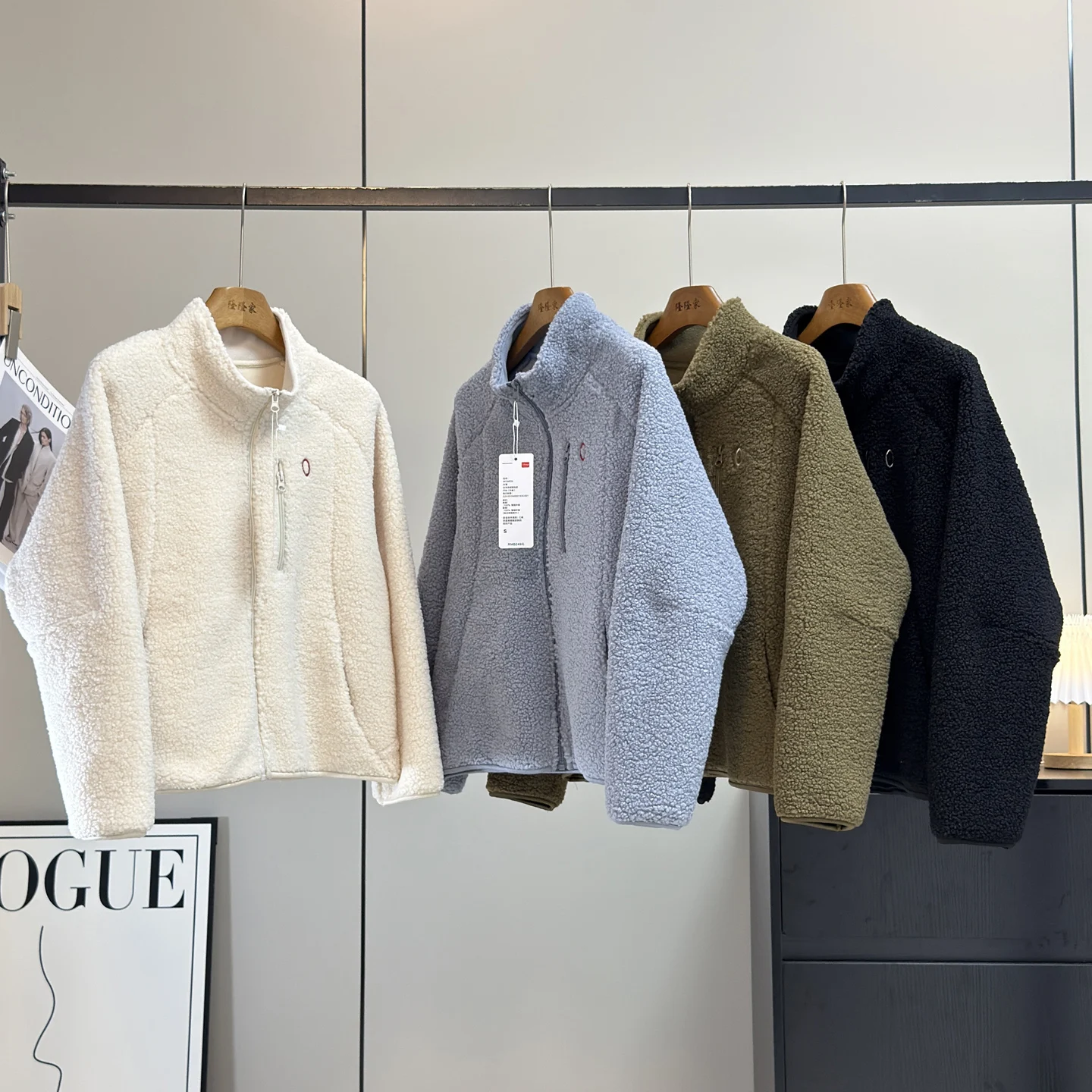 Thiened воротник-стойка Fce уличный повседневный открытый кардиган женская верхняя одежда осень-зима универсальный простой дизайн теплый
Thiened воротник-стойка Fce уличный повседневный открытый кардиган женская верхняя одежда осень-зима универсальный простой дизайн теплый