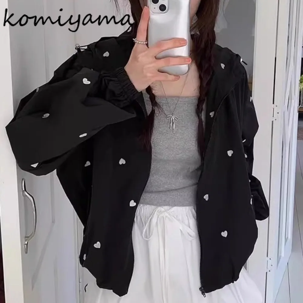 Embroidered Love 2025 Casaco с длинными рукавами, солнцезащитная куртка Chaquetas De Mujer, корейская милая куртка Jaqueta Feminina, женские куртки
Embroidered Love 2025 Casaco с длинными рукавами, солнцезащитная куртка Chaquetas De Mujer, корейская милая куртка Jaqueta Feminina, женские куртки