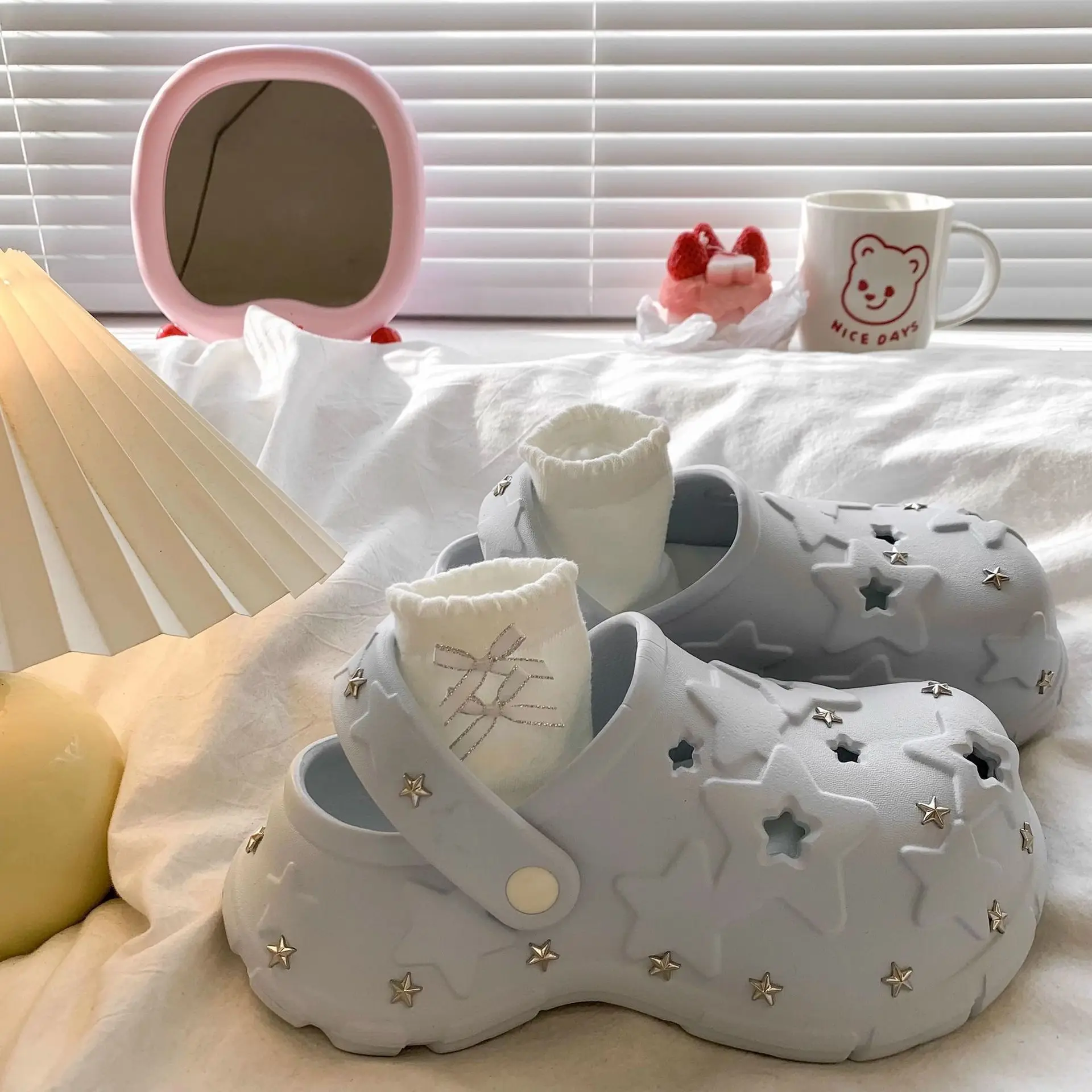 2026 Women's Star Decorated Platform Clogs Comfortable Thick Sole Breathable Sandals For Summer Outdoor Wear
2026 Women's Star Decorated Platform Clogs Comfortable Thick Sole Breathable Sandals For Summer Outdoor Wear