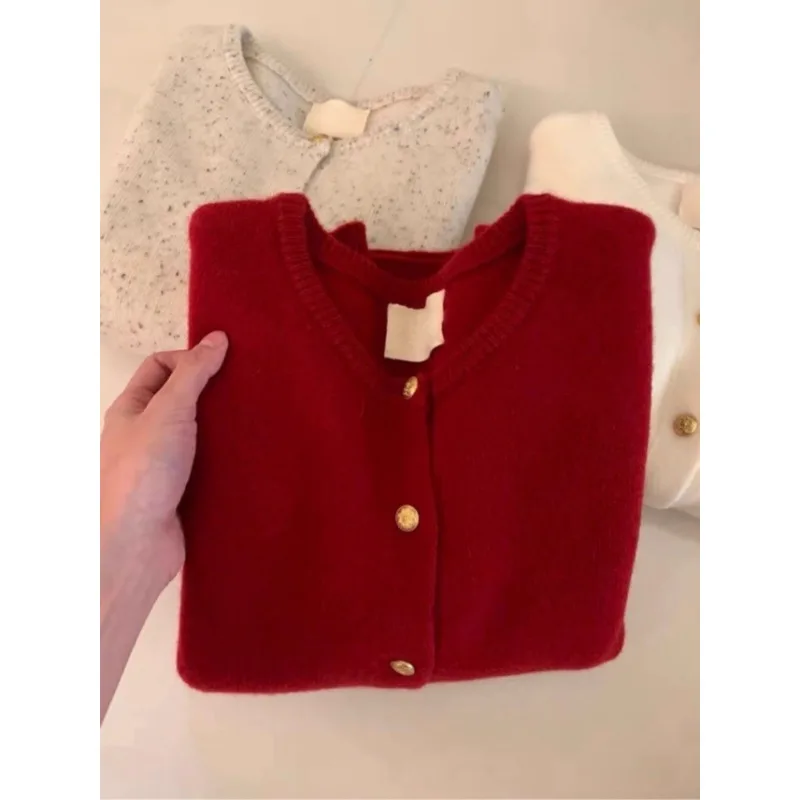 European Station Golden button pure wool cardigan women's round-neck solid-color loose knitted cashmere sweater jacket
European Station Golden button pure wool cardigan women's round-neck solid-color loose knitted cashmere sweater jacket