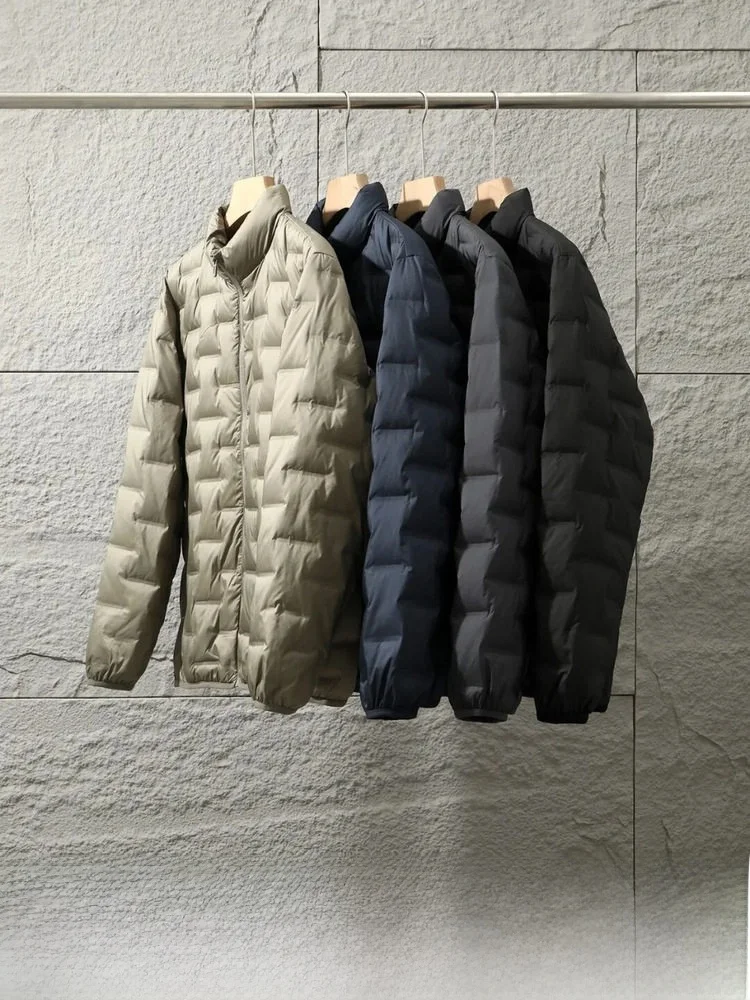 Легкий ультра-теплый пуховый мужской уличный ветрозащитный водонепроницаемый жилет с воротником-стойкой и перьями, повседневный жилет стандартной посадки
Легкий ультра-теплый пуховый мужской уличный ветрозащитный водонепроницаемый жилет с воротником-стойкой и перьями, повседневный жилет стандартной посадки