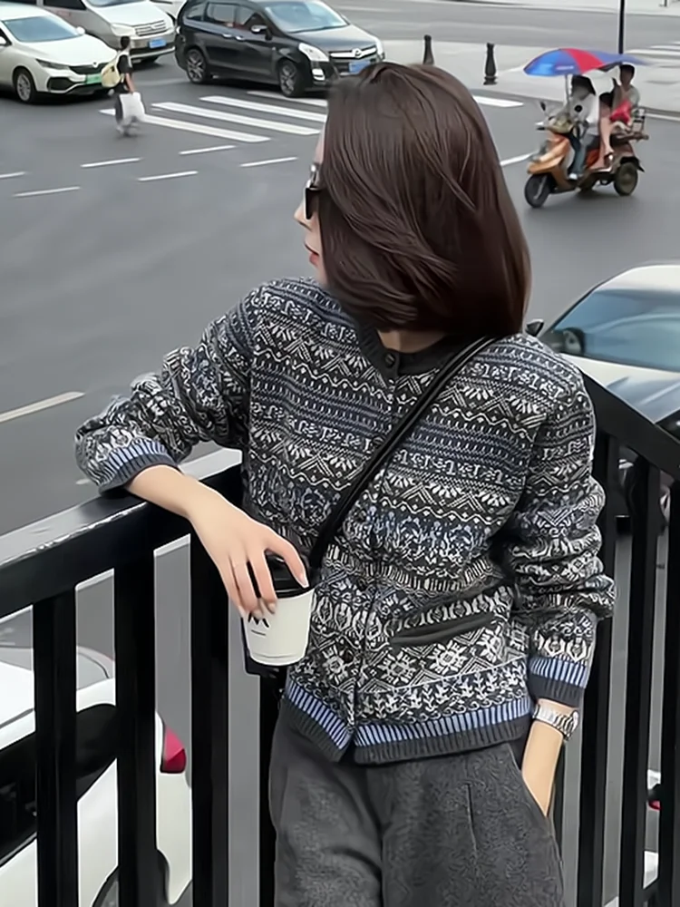 Новый модный женский вязаный кардиган в японском ретро-стиле с длинными рукавами на осень-зиму
Новый модный женский вязаный кардиган в японском ретро-стиле с длинными рукавами на осень-зиму