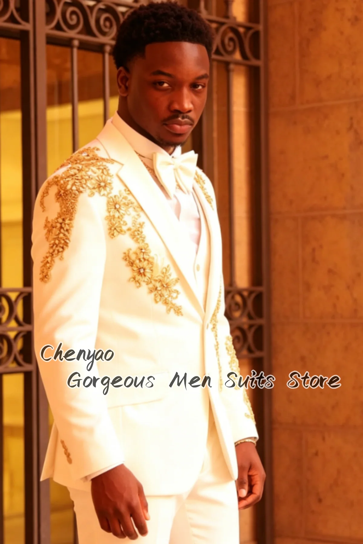Premium Gold Floral Rhinestone Embroidery Men Suits Custom Groom Tuxedos Elegant Male Blazers 3Pcs Formal Occasion ropa hombre
Premium Gold Floral Rhinestone Embroidery Men Suits Custom Groom Tuxedos Elegant Male Blazers 3Pcs Formal Occasion ropa hombre