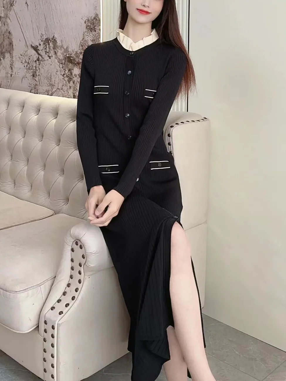 Women Black Knitted Robe Color Contrast Ruffled Collar Single Breasted Long Sleeve Elegant Spring 2024 Midi Dress
Women Black Knitted Robe Color Contrast Ruffled Collar Single Breasted Long Sleeve Elegant Spring 2024 Midi Dress