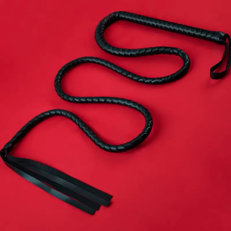 Кнут из черной искусственной кожи длиной 190 см, для костюма циркового директора или доминатрикс, готический реквизит для косплея вампира на Хэллоуин
Кнут из черной искусственной кожи длиной 190 см, для костюма циркового директора или доминатрикс, готический реквизит для косплея вампира на Хэллоуин