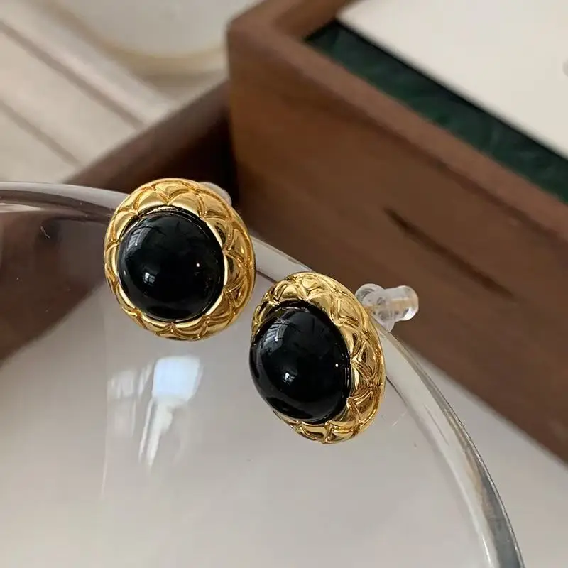 Elegant Black Agate Geometric Hoop Earrings for Women Retro European Fashion Gold Metal Dangle Earrings for Daily Commuting
Elegant Black Agate Geometric Hoop Earrings for Women Retro European Fashion Gold Metal Dangle Earrings for Daily Commuting