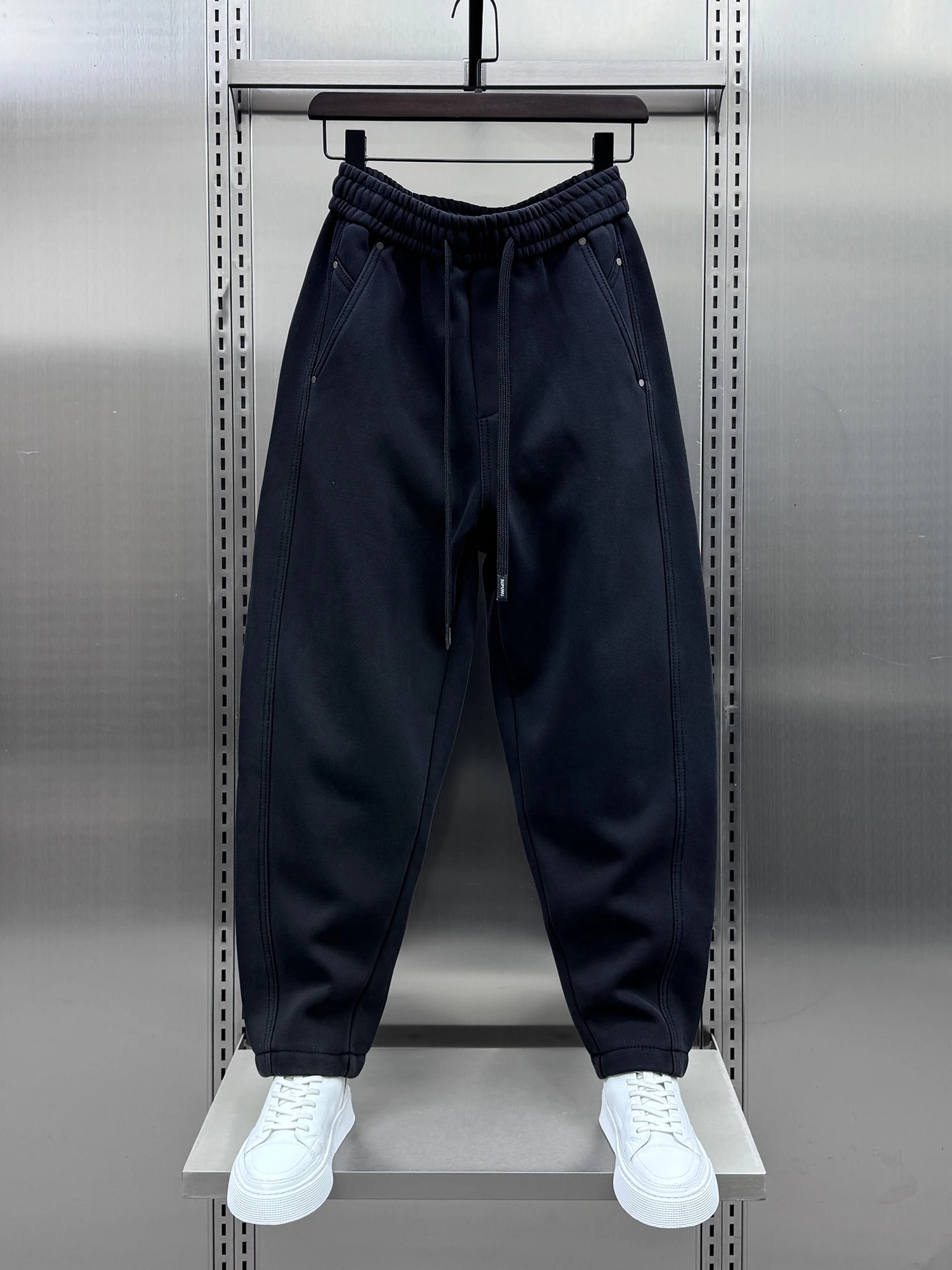 Trendy Brand Men's Fce Lined Thi Straight Leg Casual Pants Loose Simple Color Sports Trousers for Autumn Winter
Trendy Brand Men's Fce Lined Thi Straight Leg Casual Pants Loose Simple Color Sports Trousers for Autumn Winter