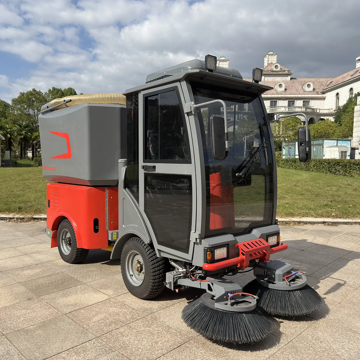 R-CX1800-F Electric Ride-On Commercial Sweeper Full Enclosed Cabin New Bi-Directional Slope Anti-Slip Intelligent Brake Control
R-CX1800-F Electric Ride-On Commercial Sweeper Full Enclosed Cabin New Bi-Directional Slope Anti-Slip Intelligent Brake Control