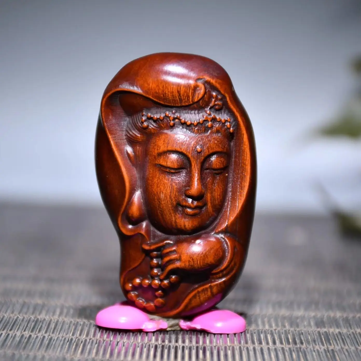 Chinese style Guanyin Bodhisattva statue Handmade wood carving Decorative Buddha statue Ornament
Chinese style Guanyin Bodhisattva statue Handmade wood carving Decorative Buddha statue Ornament