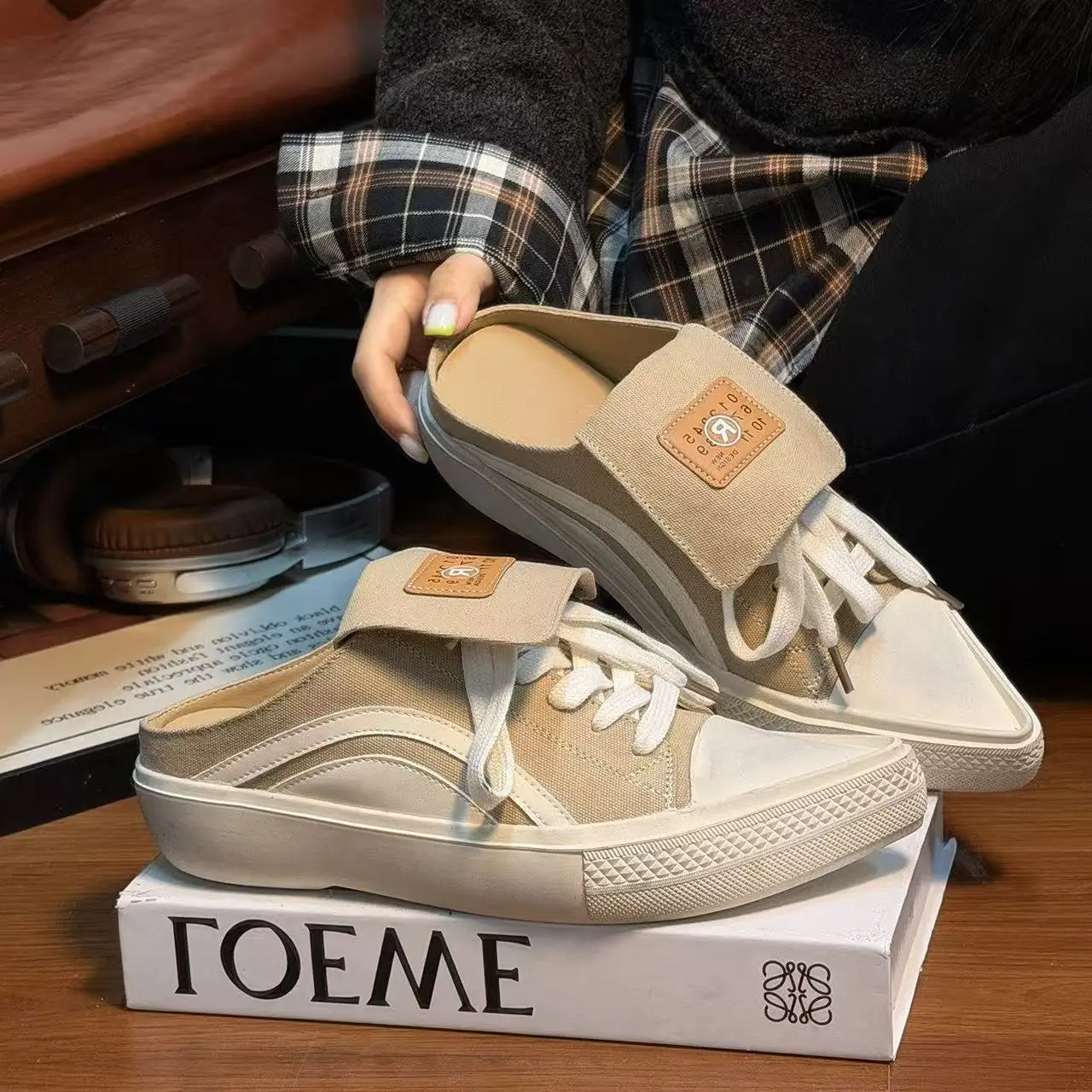 Vintage Distressed Canvas Shoes for Women Stylish Pointed Tip Mules Shoes High Street Y2K Summer Lace-up Designer Slippers Girls
Vintage Distressed Canvas Shoes for Women Stylish Pointed Tip Mules Shoes High Street Y2K Summer Lace-up Designer Slippers Girls