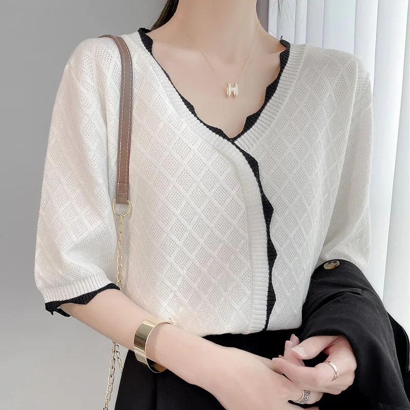 jacquard White short-sleeved cardigan Summer 2023 Thin V-neck Mini perfume silk T-shirt
jacquard White short-sleeved cardigan Summer 2023 Thin V-neck Mini perfume silk T-shirt