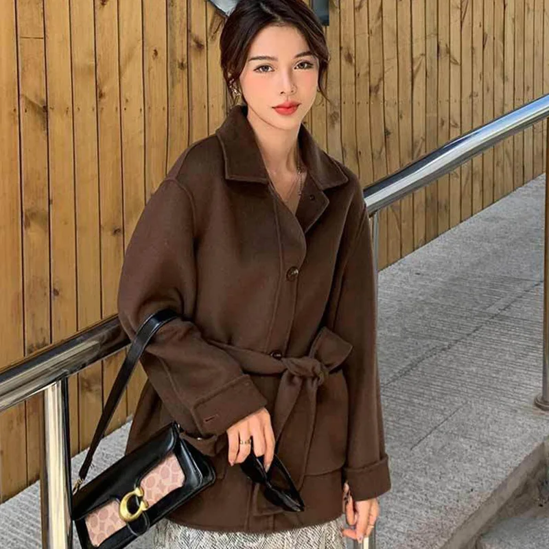 Wool coat new small winter women's new short women's coat shoulder-length mid-waist high-end coat
Wool coat new small winter women's new short women's coat shoulder-length mid-waist high-end coat