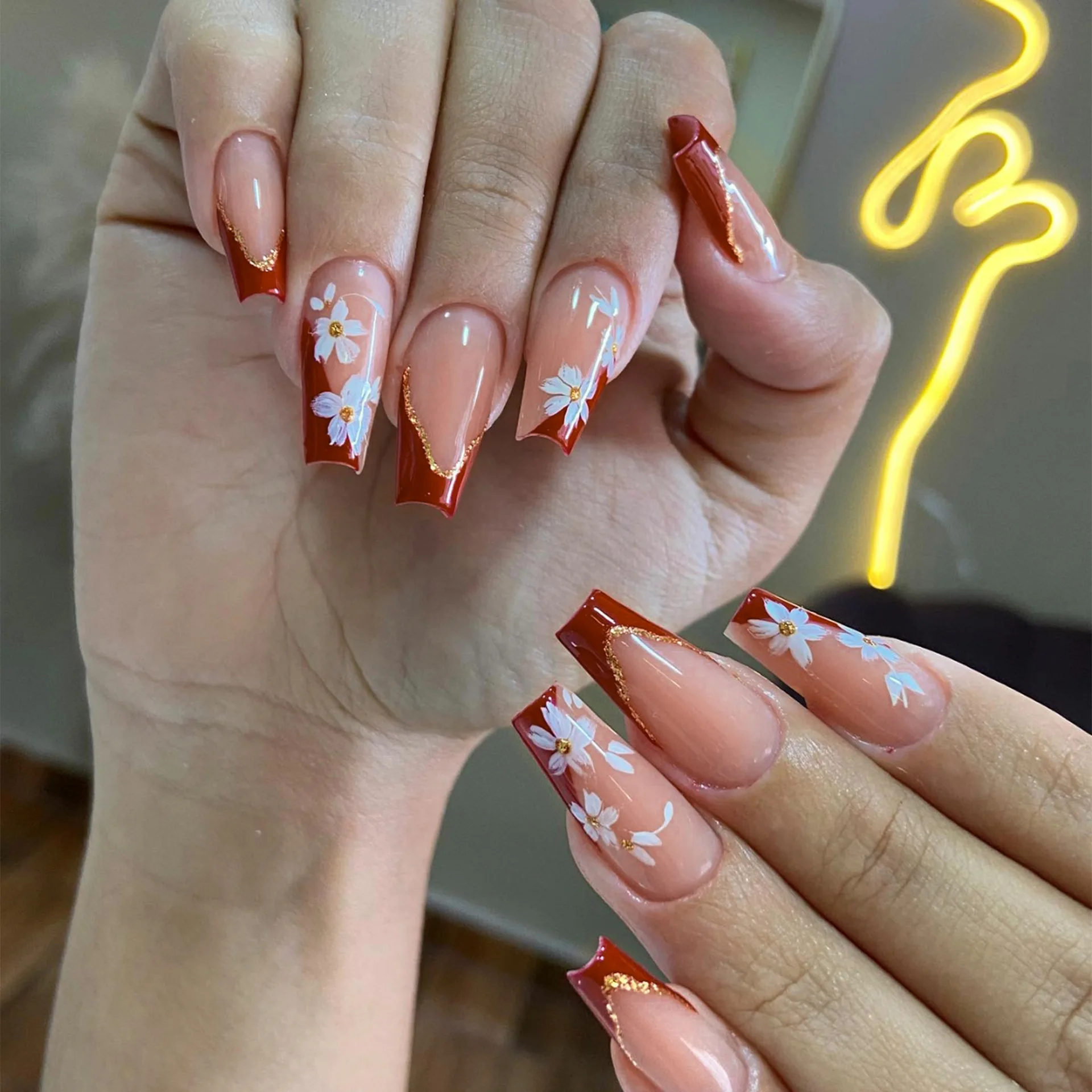 24PCS Gentle False Nails Square Coffin Press on Nails with Gold Accent Red French Design Hand Painted Floral Removable Manicure
24PCS Gentle False Nails Square Coffin Press on Nails with Gold Accent Red French Design Hand Painted Floral Removable Manicure