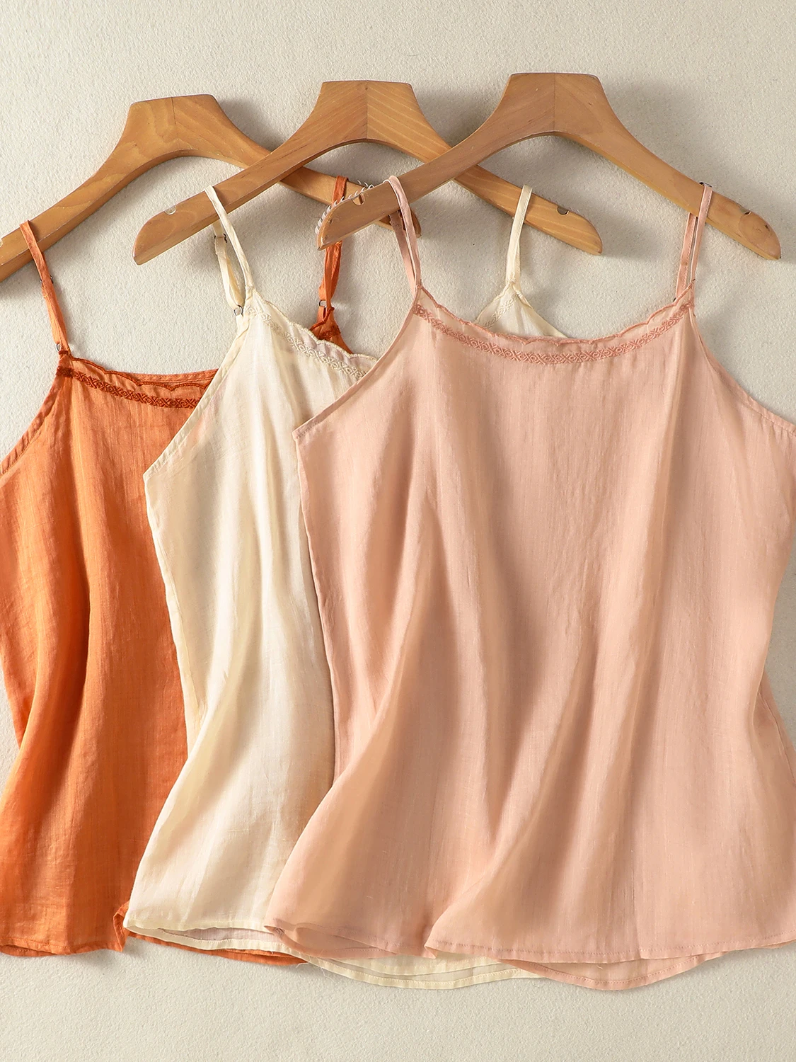 Summer Thin Pure Color Embroidery Small Strap Casual Loose Women's Top Versatile Base Shirt Shoulder Strap Vest for plus Size
Summer Thin Pure Color Embroidery Small Strap Casual Loose Women's Top Versatile Base Shirt Shoulder Strap Vest for plus Size