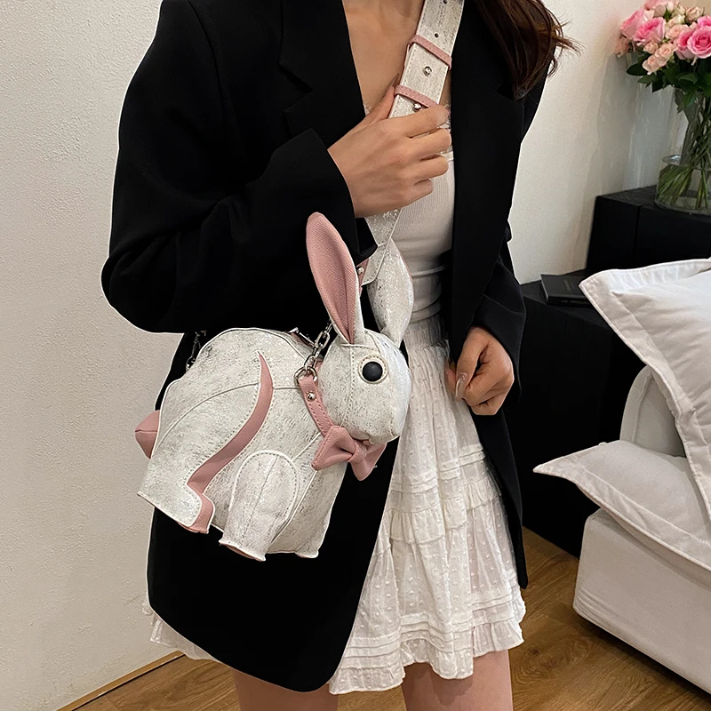 Fashionable and personalized design, bunny shaped three-dimensional handbag, cute splicing, single shoulder diagonal cross bag
Fashionable and personalized design, bunny shaped three-dimensional handbag, cute splicing, single shoulder diagonal cross bag