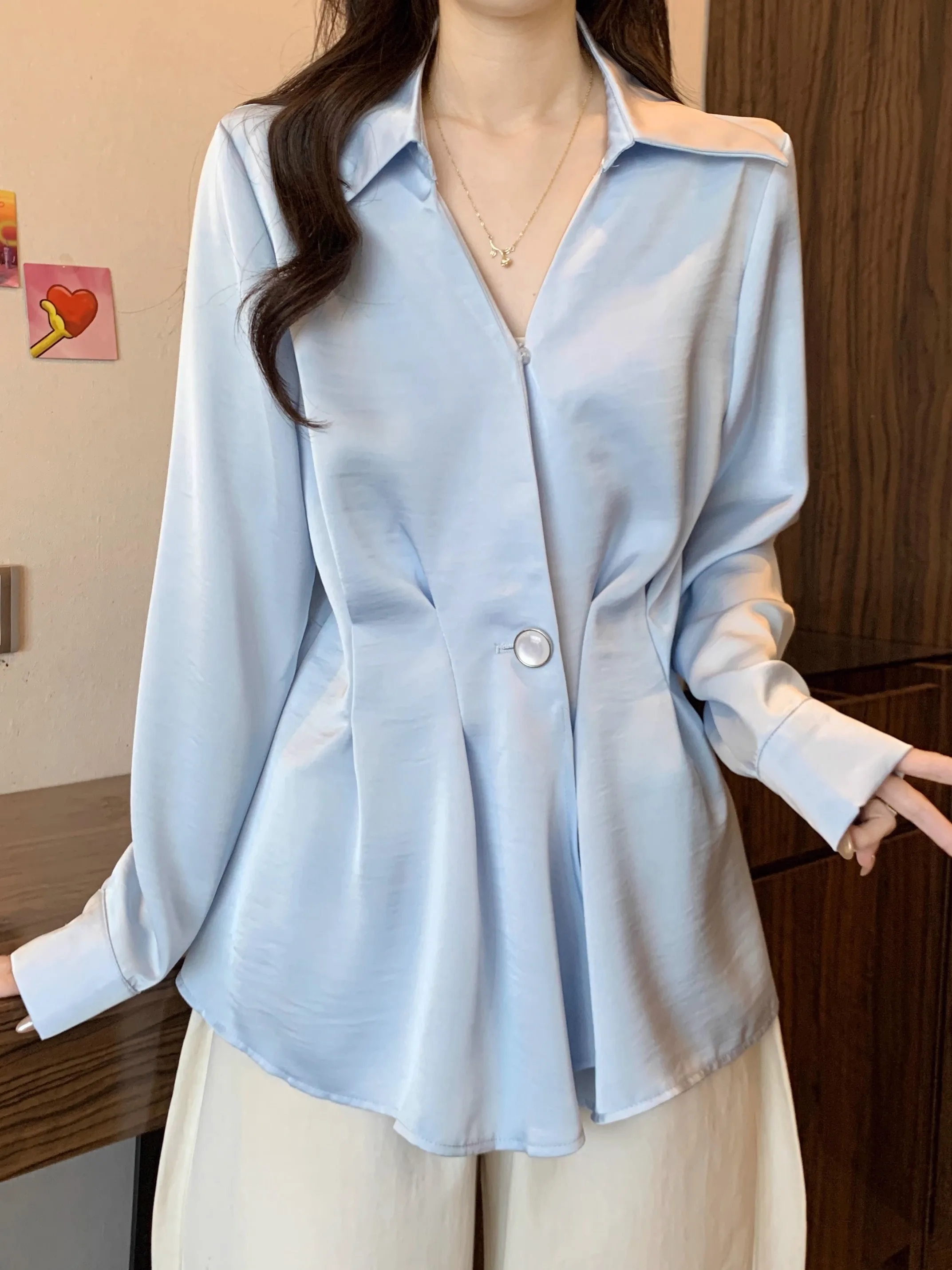 Retro V-Neck Waist-Cinching Long Sleeve Shirt Women's Early Autumn New Design Beautiful Age-Defying Button-Up Shirt
Retro V-Neck Waist-Cinching Long Sleeve Shirt Women's Early Autumn New Design Beautiful Age-Defying Button-Up Shirt