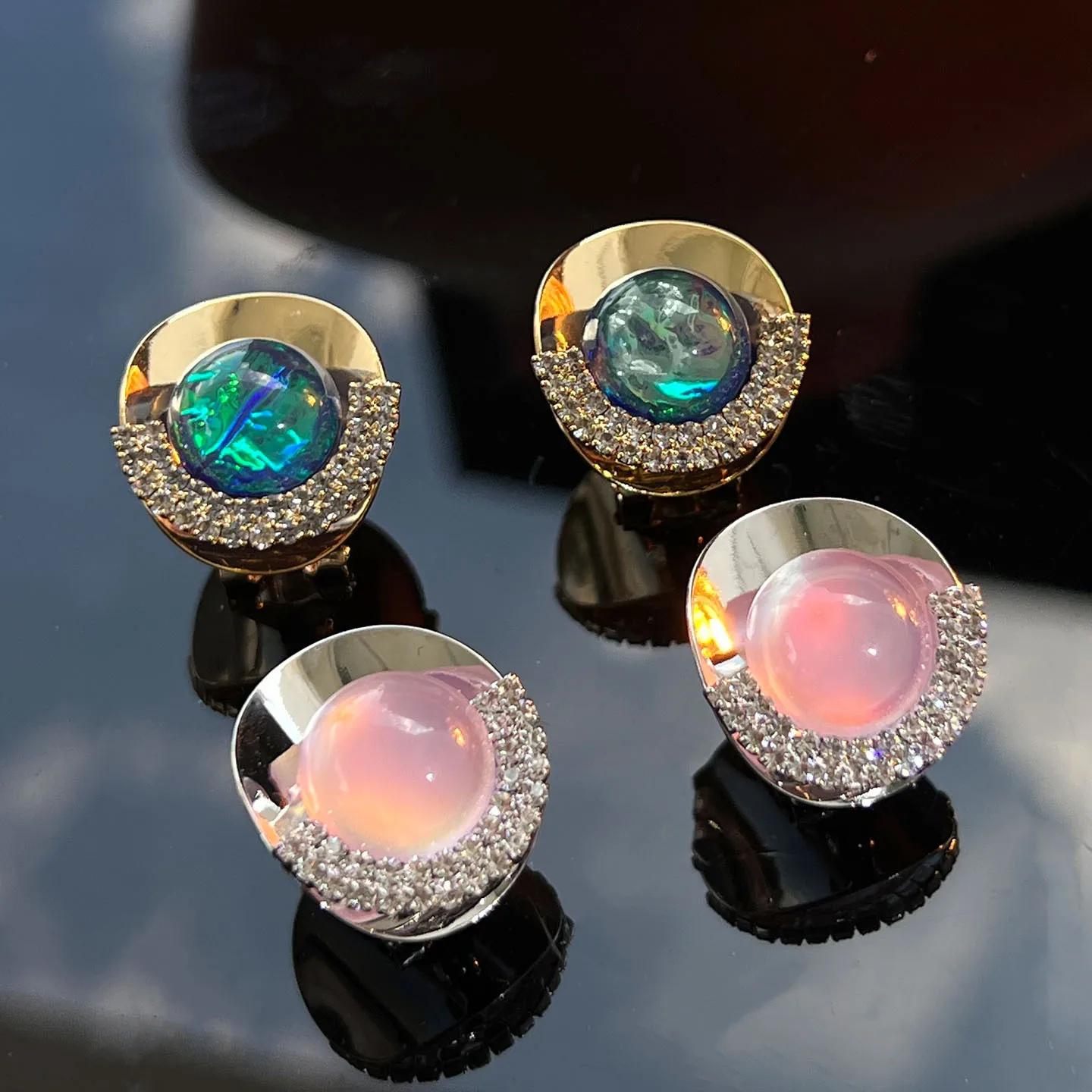 Luxury Iridescent Round Planet Dangle Earrings for Women Inlaid Zircon Shiny Elegant Atmosphere Ear Jewelry New Summer Style
Luxury Iridescent Round Planet Dangle Earrings for Women Inlaid Zircon Shiny Elegant Atmosphere Ear Jewelry New Summer Style