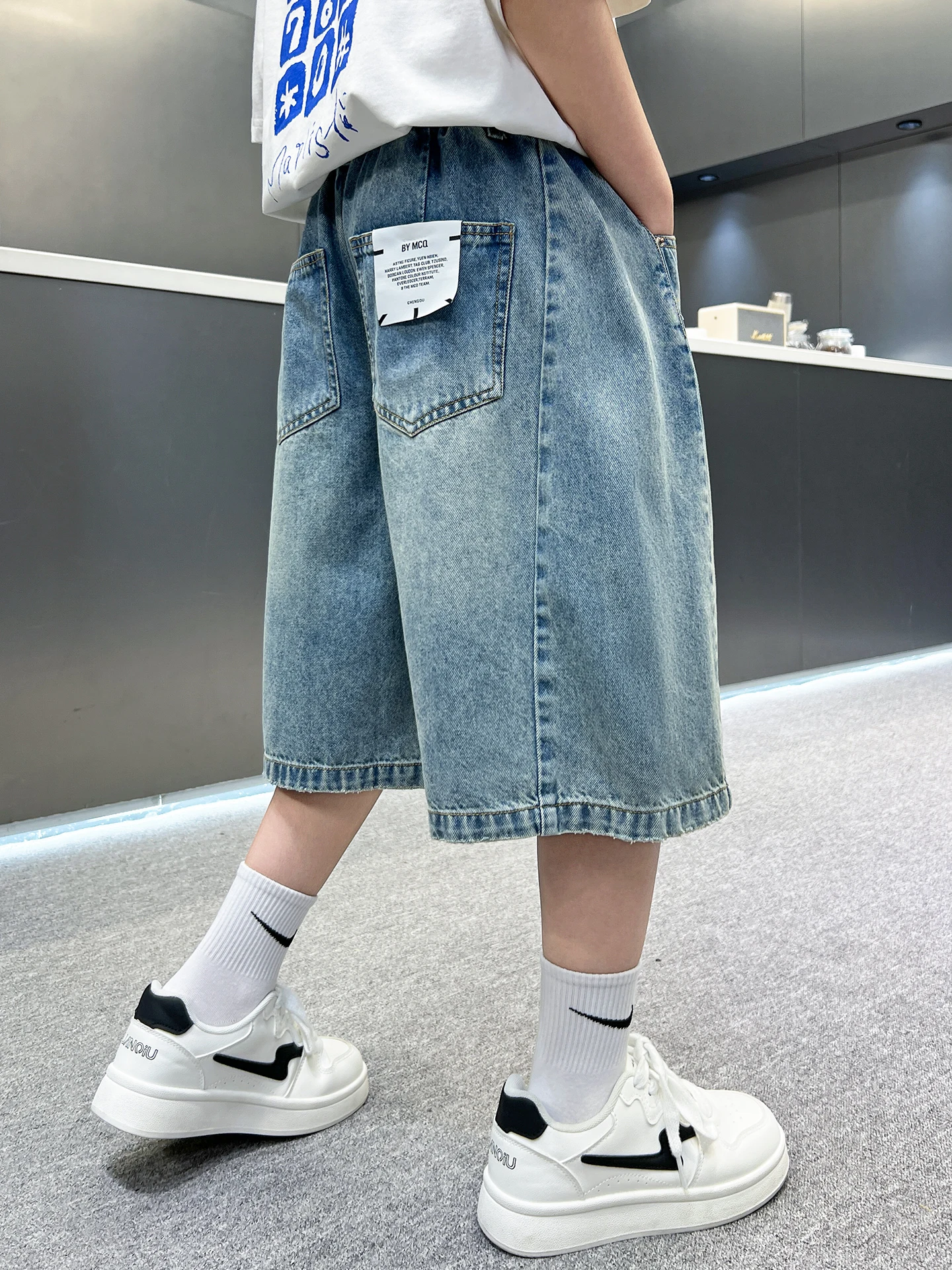 Boys Summer Casual Versatile Denim Shorts Outdoor Wear Five-Part Pants Middle Large Children Fiv-Part Pants Middle Pants Thi
Boys Summer Casual Versatile Denim Shorts Outdoor Wear Five-Part Pants Middle Large Children Fiv-Part Pants Middle Pants Thi