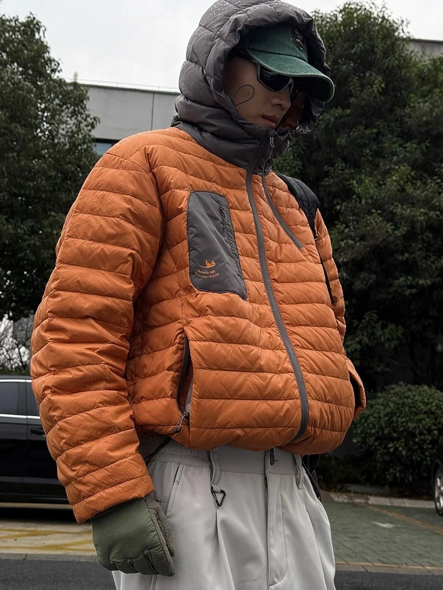 Утепленная легкая ветрозащитная теплая куртка-пуховик большого размера с капюшоном и цветными вставками для мужчин и женщин
Утепленная легкая ветрозащитная теплая куртка-пуховик большого размера с капюшоном и цветными вставками для мужчин и женщин