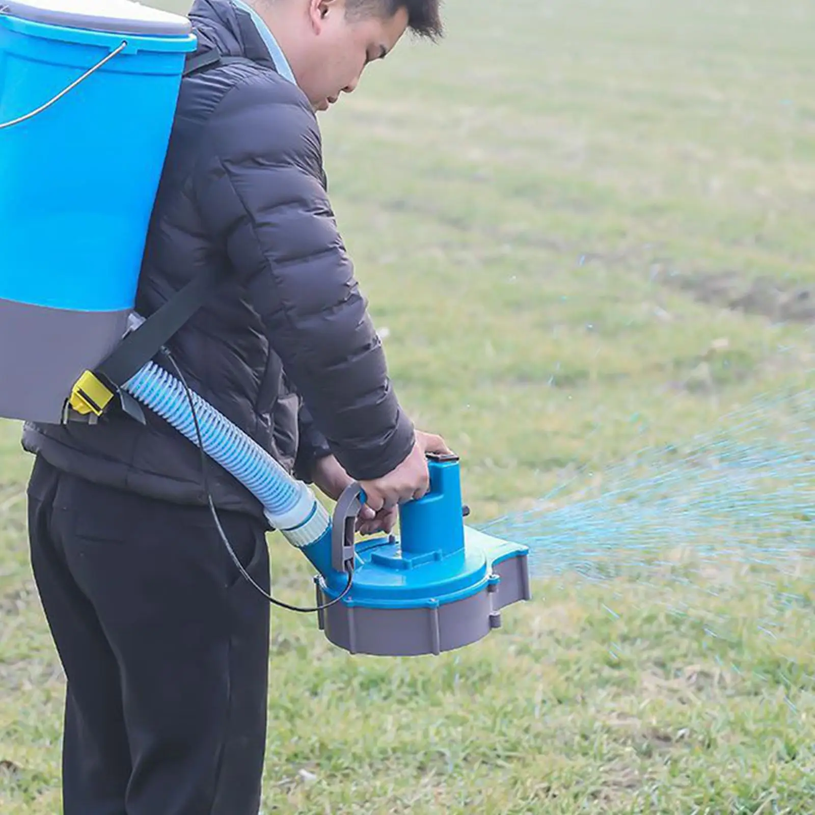 Gardening Seed Spreader Handheld Lawn Fertilizer Dispenser Plastic Spreader for Farm Planter Applications
Gardening Seed Spreader Handheld Lawn Fertilizer Dispenser Plastic Spreader for Farm Planter Applications