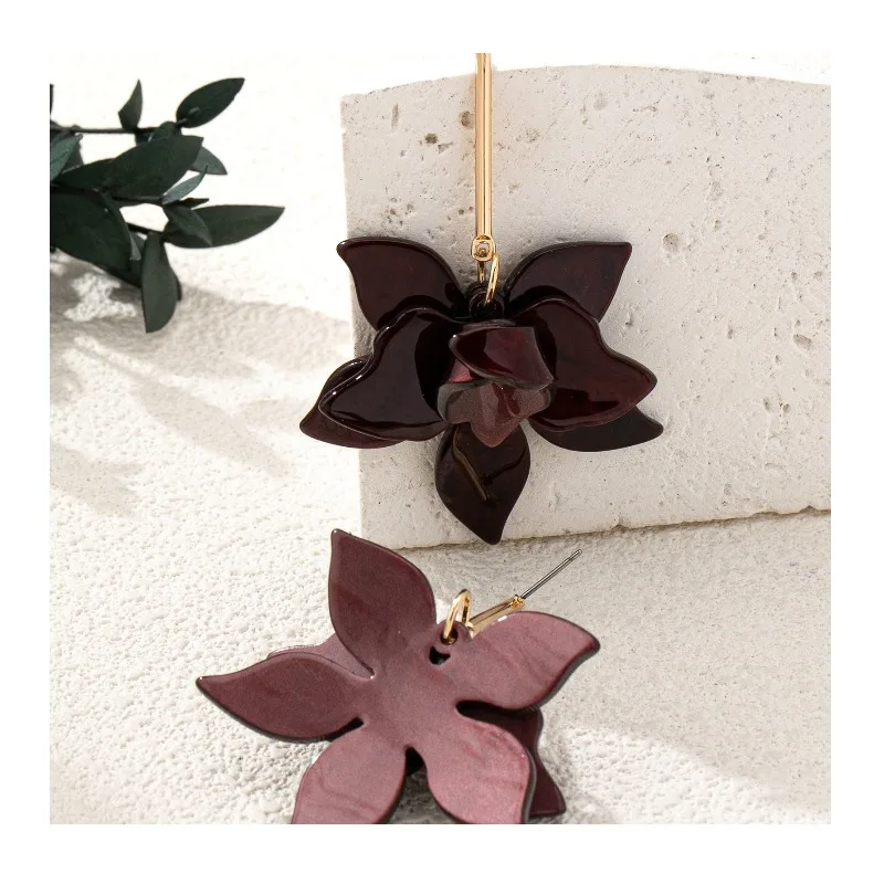 Hot-selling Retro Elegance Temperament Multi-layer Flower Earrings Are Suitable for Women's Parties and Banquets
Hot-selling Retro Elegance Temperament Multi-layer Flower Earrings Are Suitable for Women's Parties and Banquets