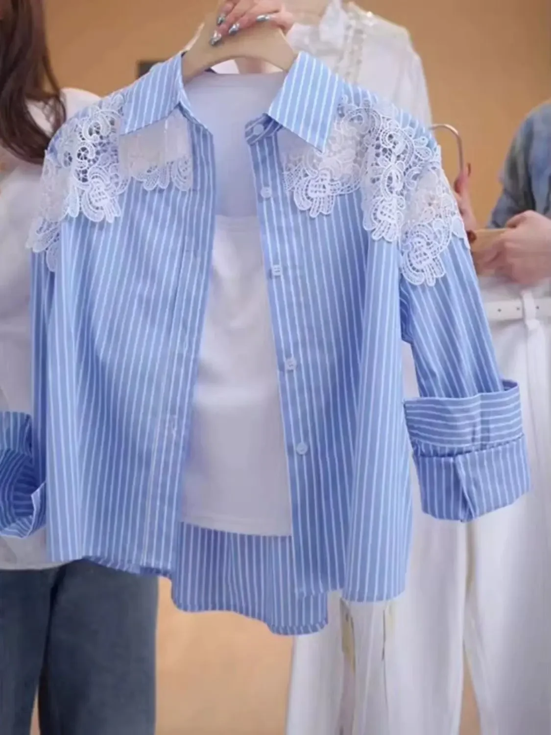 New Loose Jacket Top Lace Hook Splicing Polo Neck Striped Women Shirt Spring
New Loose Jacket Top Lace Hook Splicing Polo Neck Striped Women Shirt Spring