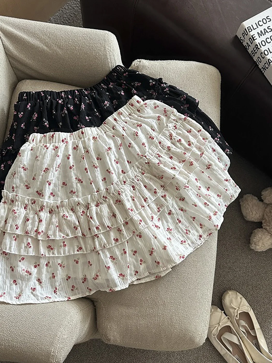 Spring 2026 Sweet Style Cake Skirt High Waist Slimming Fluffy Short White Floral Print Skirt Casual High Waist Design
Spring 2026 Sweet Style Cake Skirt High Waist Slimming Fluffy Short White Floral Print Skirt Casual High Waist Design