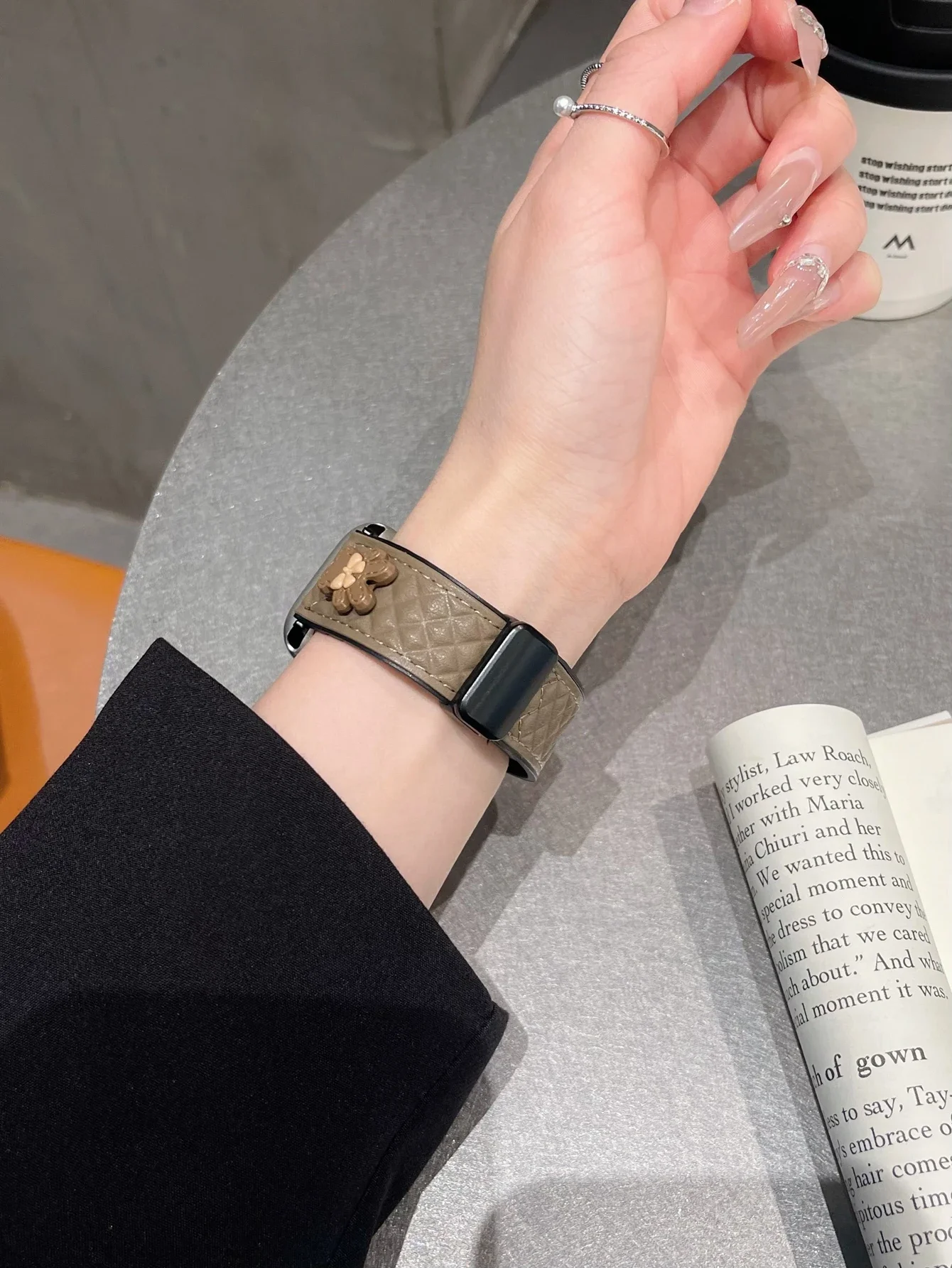 Superior Magnetic Leather loop For Apple Watch band women Series 10/9/8/7/6 38mm 40mm 41mm 42mm 44mm 45mm 46mm Strap
Superior Magnetic Leather loop For Apple Watch band women Series 10/9/8/7/6 38mm 40mm 41mm 42mm 44mm 45mm 46mm Strap