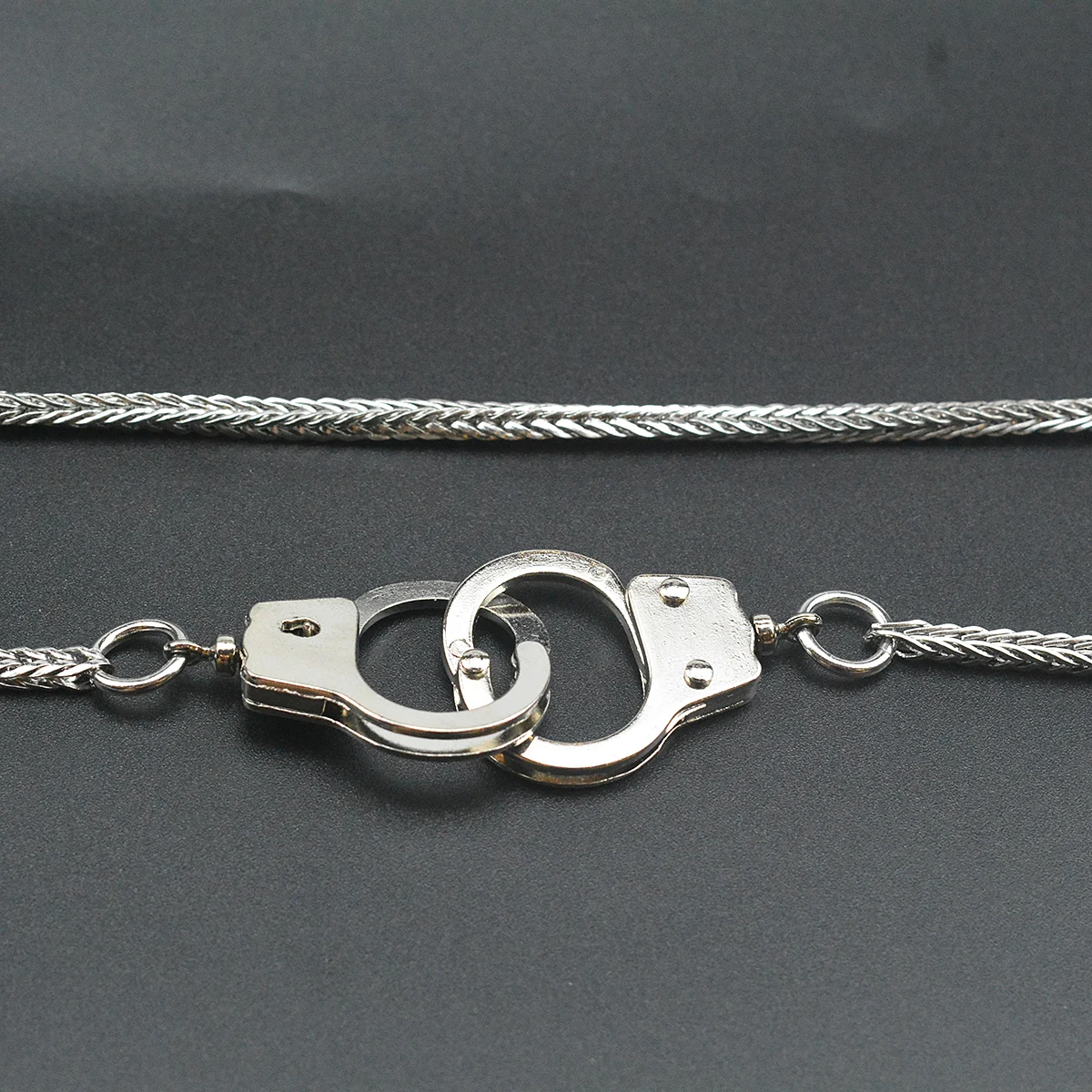 21 inch Funk Chunky queer hand cuff thumb cuff 4mm stainless steel square fox tail chain street dance choker Necklace keychain
21 inch Funk Chunky queer hand cuff thumb cuff 4mm stainless steel square fox tail chain street dance choker Necklace keychain