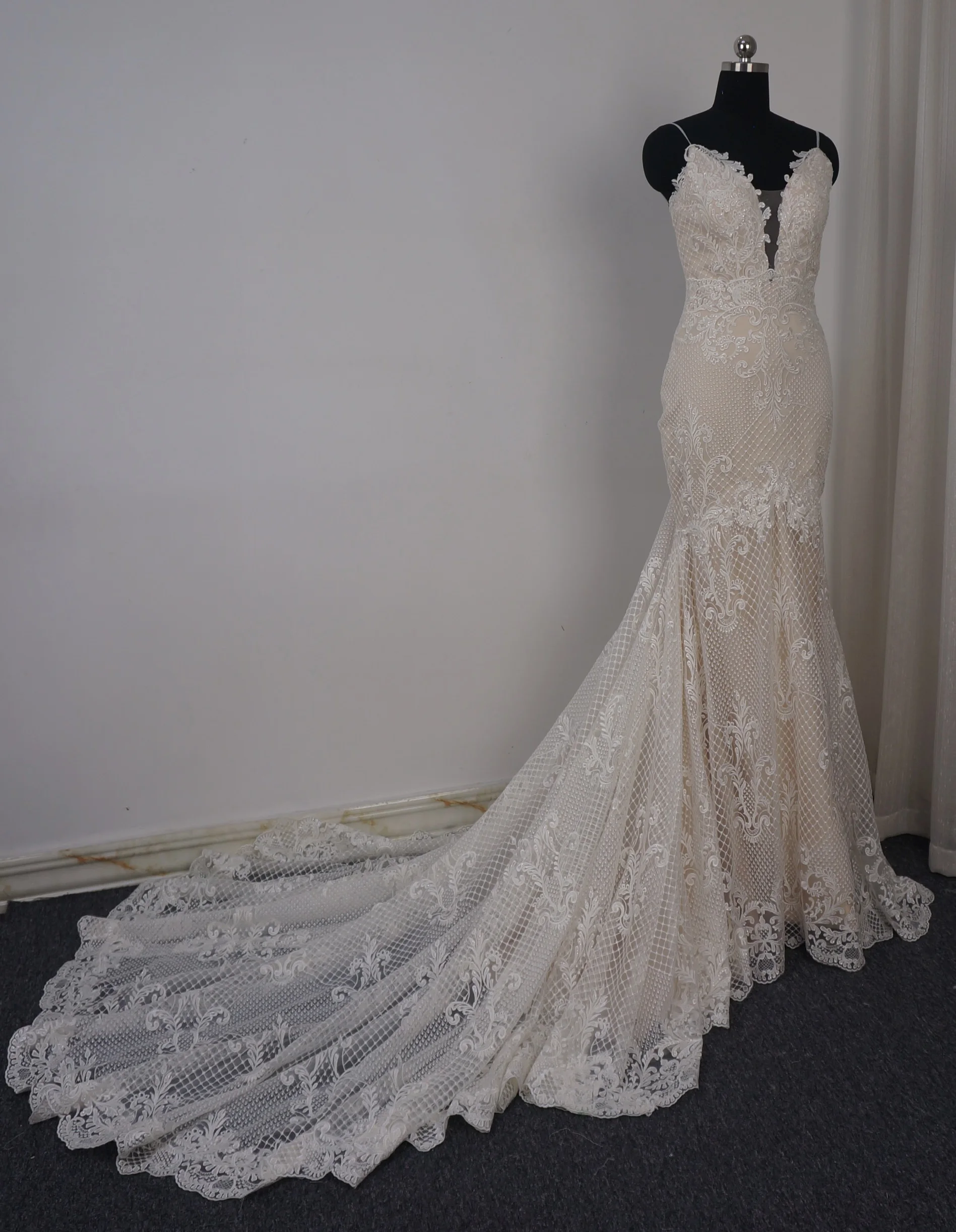 Spaghetti Strap Wedding Dresses Luxury Lace Mermaid High Quality Low Cleavagege Sexy Low Back Bridal Gown
Spaghetti Strap Wedding Dresses Luxury Lace Mermaid High Quality Low Cleavagege Sexy Low Back Bridal Gown