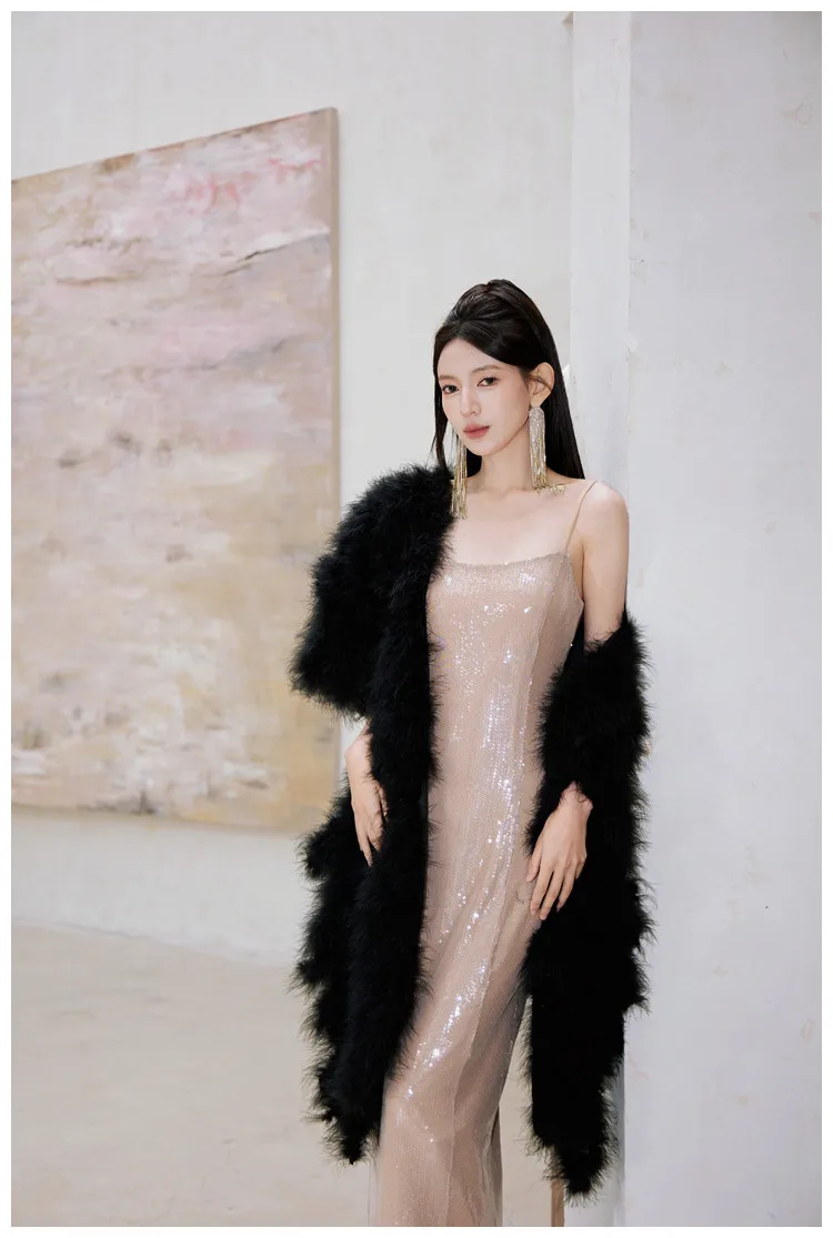 Elegant Furry Real Ostrich Feather Shawl for Women Oversized Fluffy Tassel Wraps Matching with Dresses for Parties And Weddings
Elegant Furry Real Ostrich Feather Shawl for Women Oversized Fluffy Tassel Wraps Matching with Dresses for Parties And Weddings