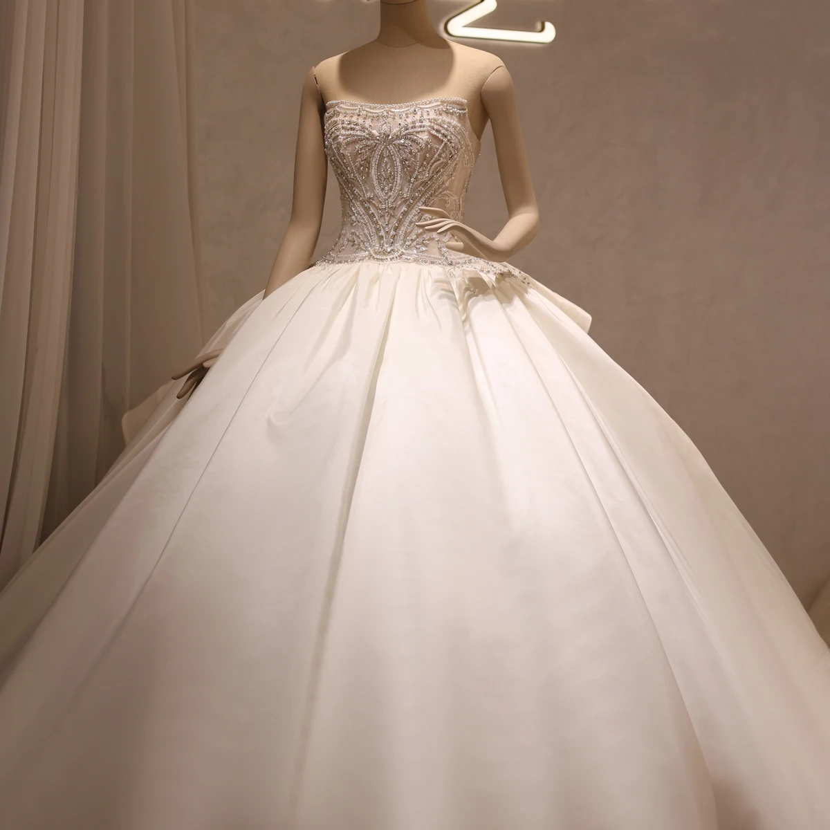 Sharon Said Elegant Strapless Satin Ball Gown Princess Wedding Dress Luxury Beaded Dubai Bridal Gowns RS034 Customized
Sharon Said Elegant Strapless Satin Ball Gown Princess Wedding Dress Luxury Beaded Dubai Bridal Gowns RS034 Customized