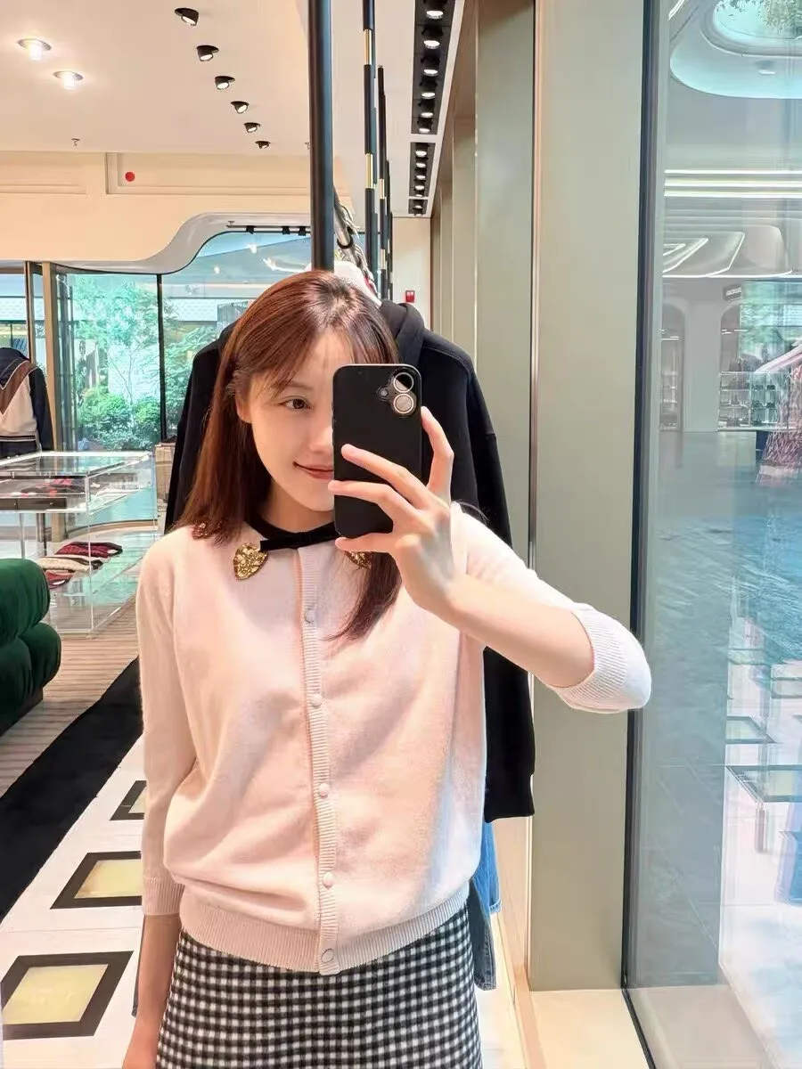 Sweet Girls Cute Bow Pink Cashmere Cardigan Fashion Heart Sequin Embroidered Knitted Wool Sweater
Sweet Girls Cute Bow Pink Cashmere Cardigan Fashion Heart Sequin Embroidered Knitted Wool Sweater
