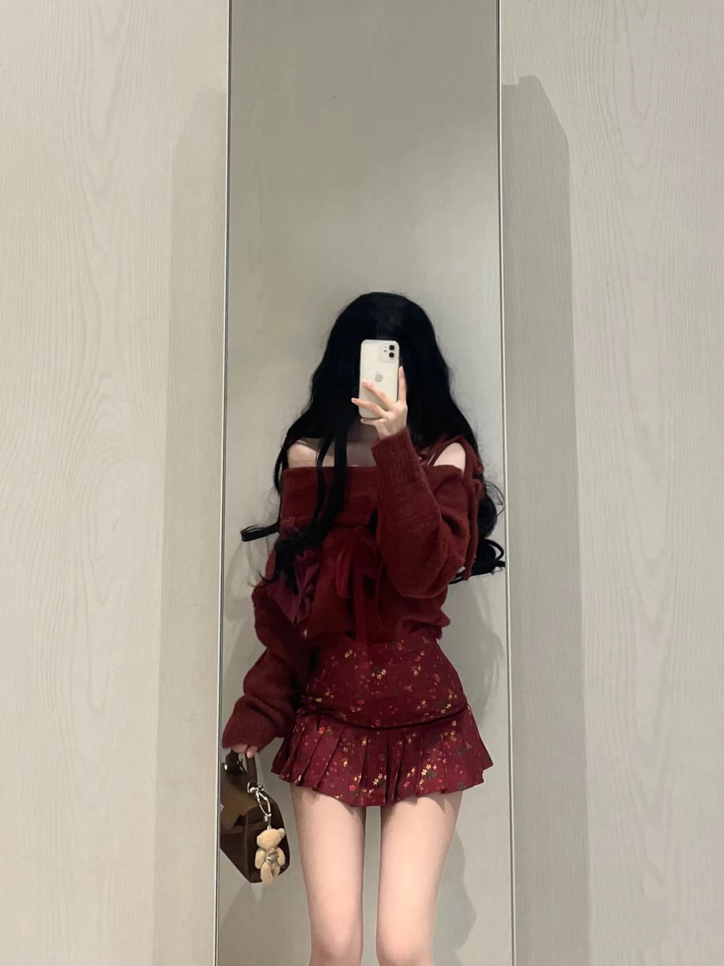 2024 New Autumn and Winter High-end Designed Bow Off-shoulder Knitted Sweater + Designed Floral Skirt Pleated Skirt Women's Suit
2024 New Autumn and Winter High-end Designed Bow Off-shoulder Knitted Sweater + Designed Floral Skirt Pleated Skirt Women's Suit