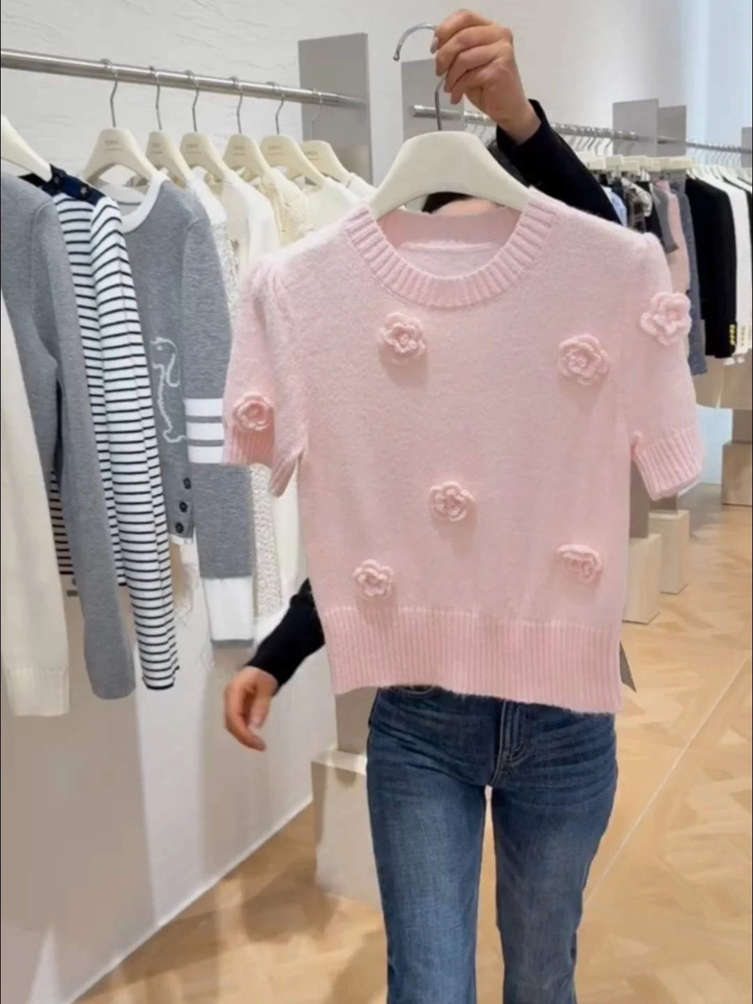 Sweet 3D Flower Short Sleeve Knitted Top Women's Summer Slimming Short T-Shirt Korean Style Commute Fashion round Neck Button up
Sweet 3D Flower Short Sleeve Knitted Top Women's Summer Slimming Short T-Shirt Korean Style Commute Fashion round Neck Button up