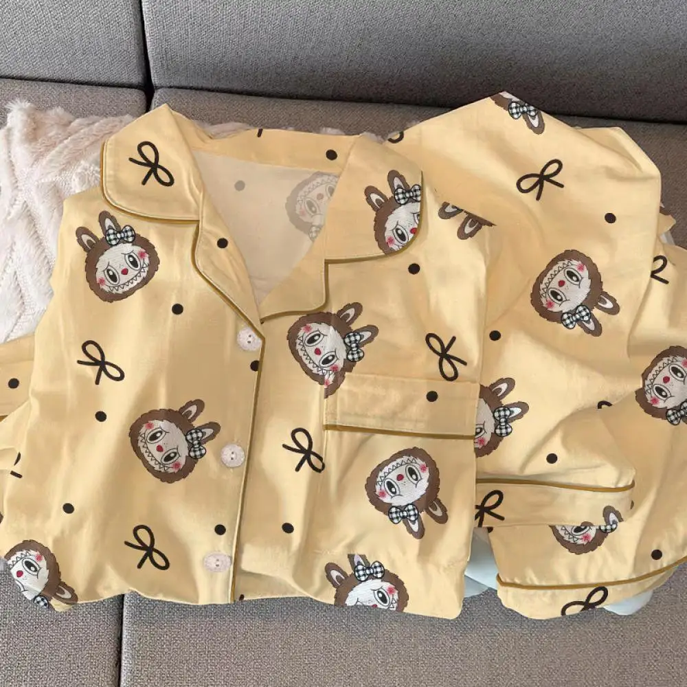 Labubu 2 шт. женский пижамный костюм Kawaii аниме Homewar брюки с длинными рукавами мультфильм летний японский стиль для девочек свободная повседневная одежда для сна
Labubu 2 шт. женский пижамный костюм Kawaii аниме Homewar брюки с длинными рукавами мультфильм летний японский стиль для девочек свободная повседневная одежда для сна
