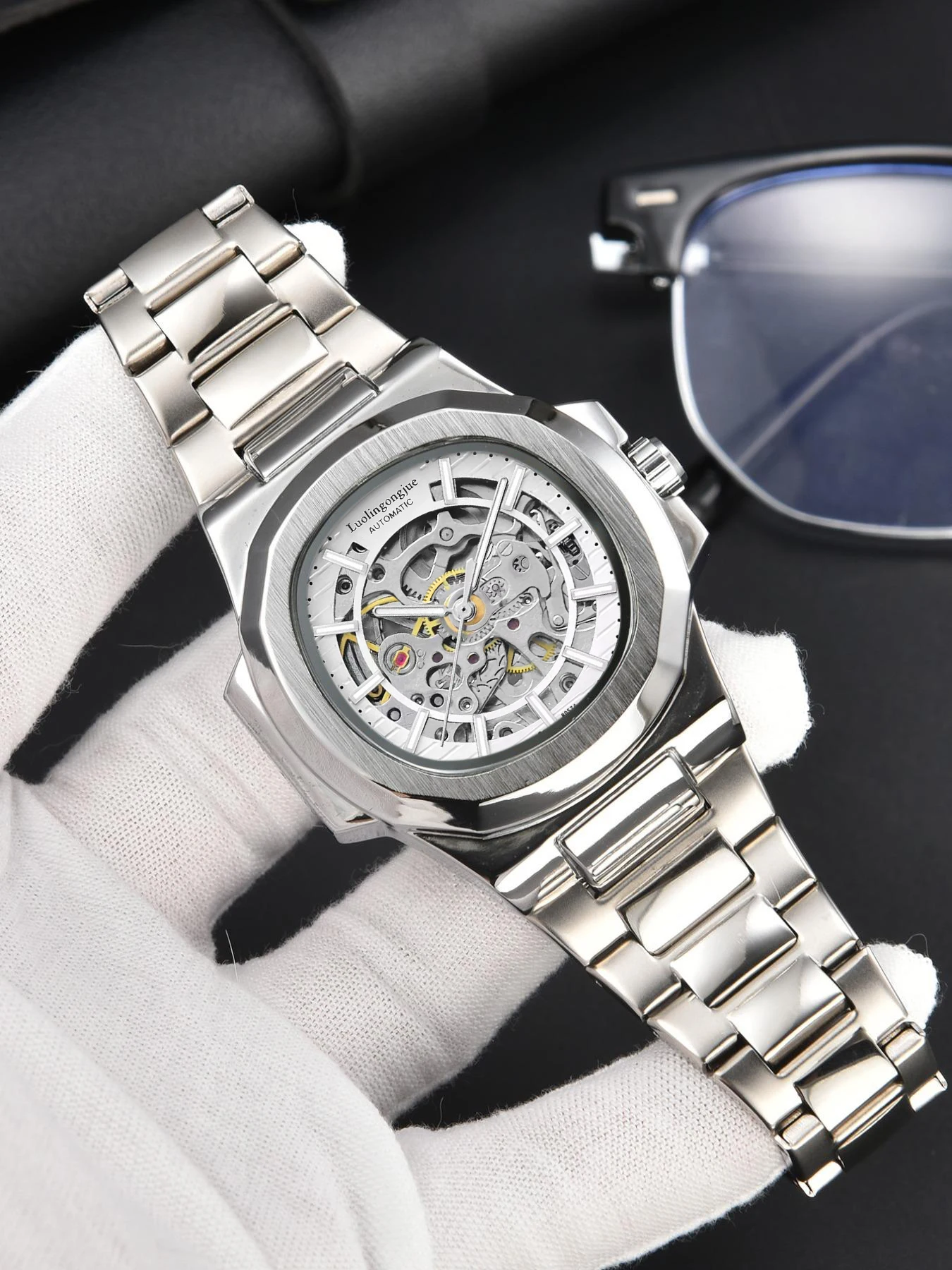 High-End Skeleton Men's Automatic Mechanical Watch, Butterfly Clasp Strap Hollow-Out Waterproof Watch, Exquisite Craftsmanship Business Watch, Luxurious Casual Sports Watch, Perfect Gift for Men
High-End Skeleton Men's Automatic Mechanical Watch, Butterfly Clasp Strap Hollow-Out Waterproof Watch, Exquisite Craftsmanship Business Watch, Luxurious Casual Sports Watch, Perfect Gift for Men